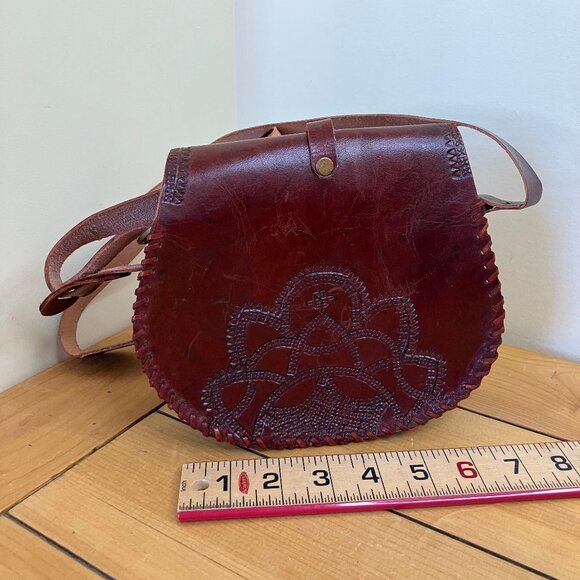 Tooled Leather Purse Small Shoulder Bag Embossed Design Wood Closure 6.5" Tall - Picture 4 of 7